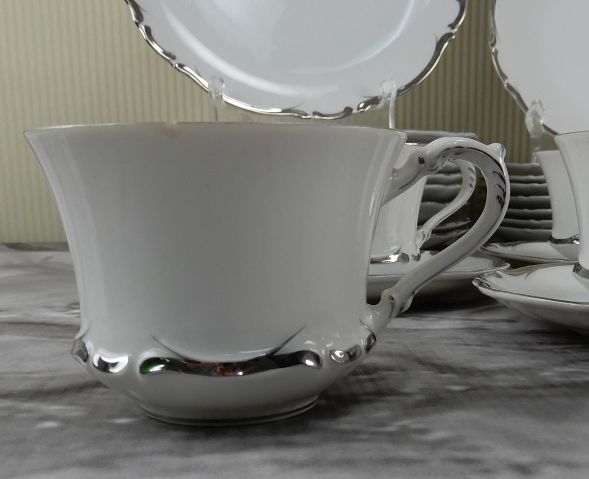 56 Pc 8-Piece 7 Place Setting Harmony House "Starlight" Pattern Made in Japan