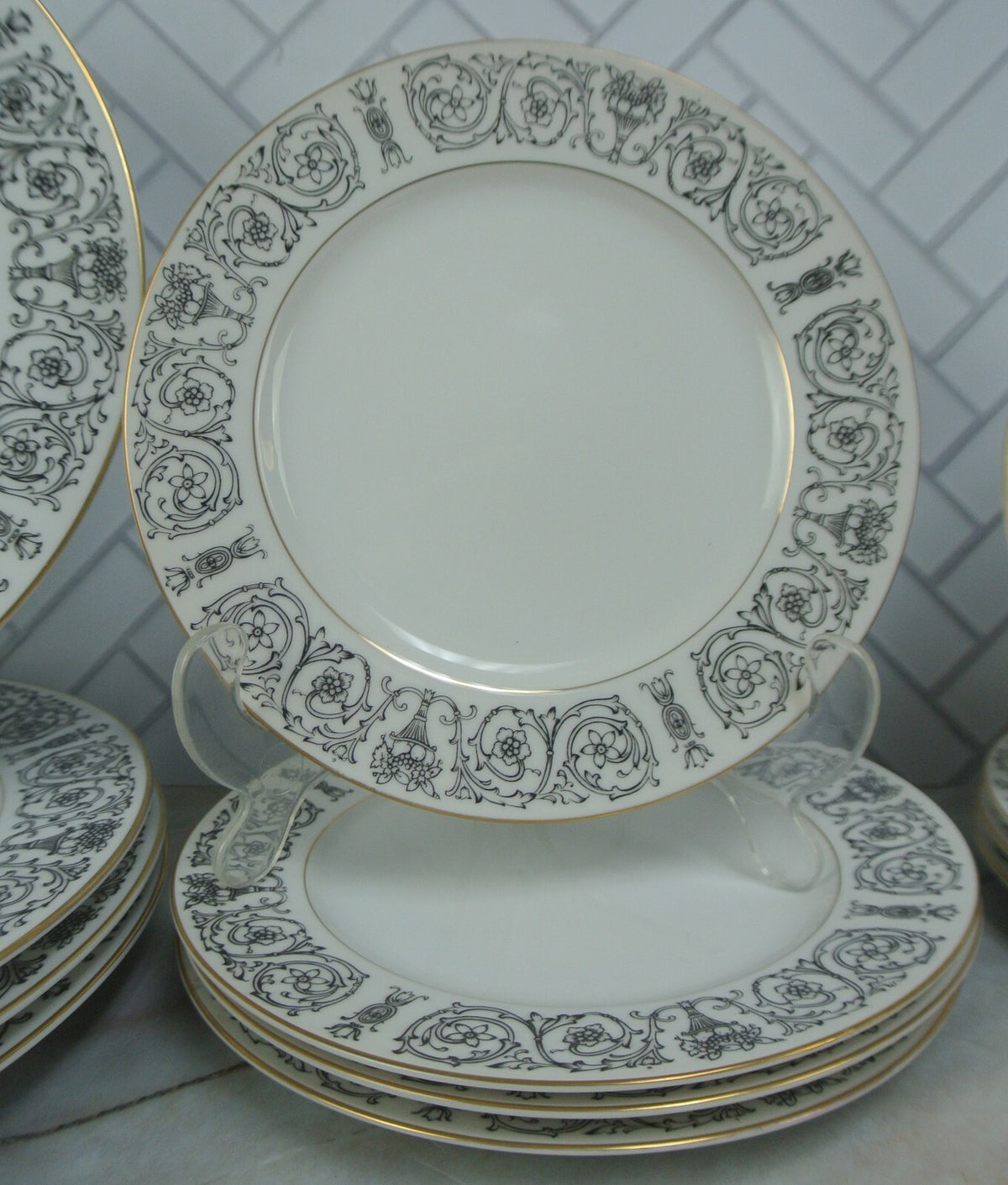 28 Pieces 7-Piece 4 Place Setting Coventry Fine China Japan "Laurent" Pattern
