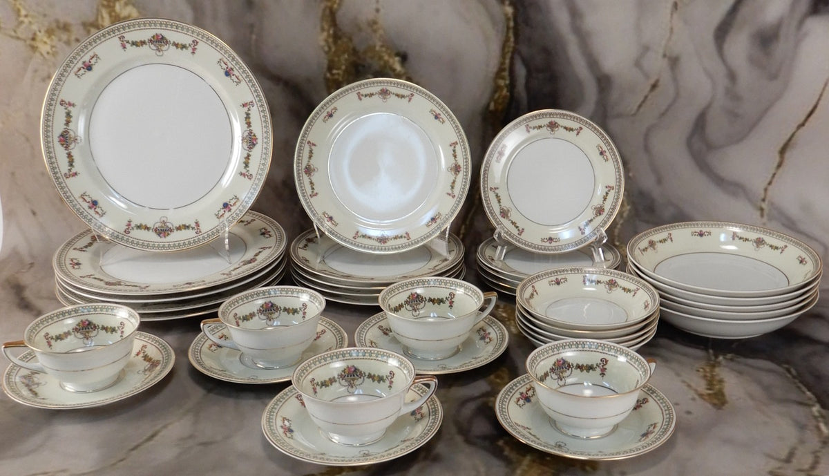 Set of 35 Pc. H&C Selb Bavaria Germany Heinrich Vintage"SENTA" 5 Place Setting