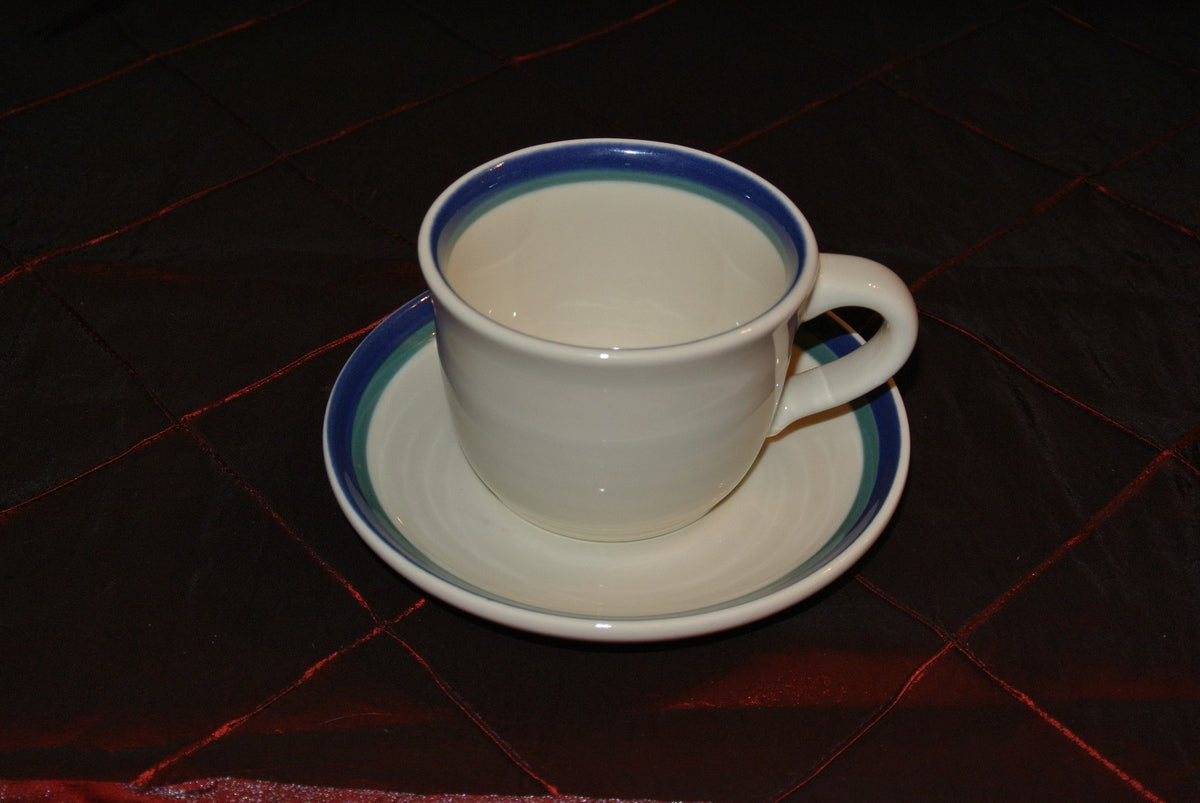 Pfaltzgraff USA Northwinds 4 Cups and Saucers. White & Blue Design. Kitchen