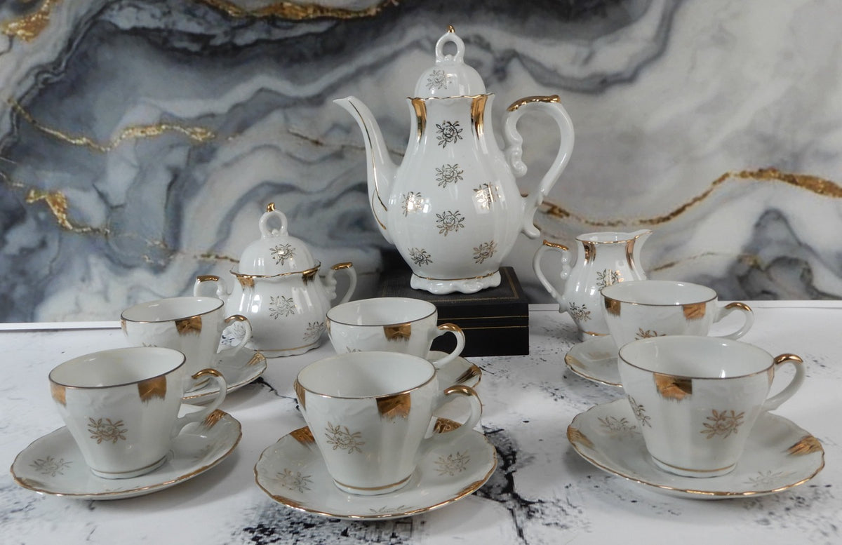 Small Vintage Royal Crown Japan 15 Pc Porcelain Tea Set White Gold Floral 33/926