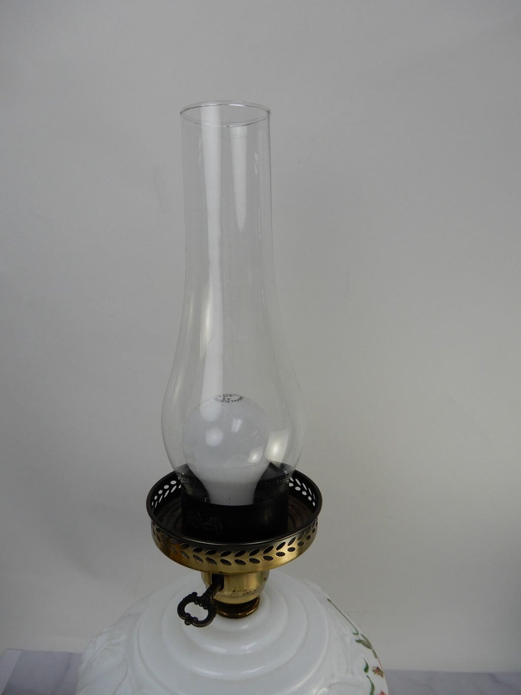 Vintage Gone With The Wind Milk Glass Table Lamp With 3-Way Lamp 21-3/4" High