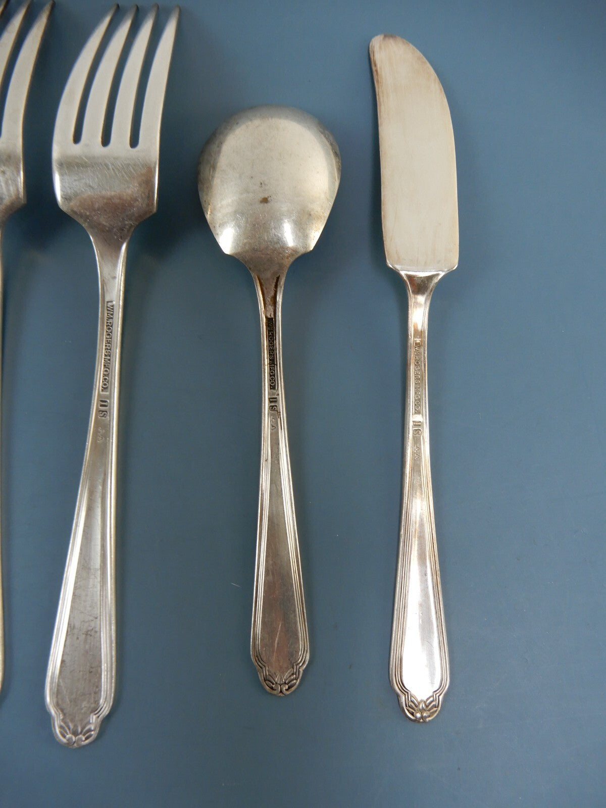 Lot of 26 Pieces WM Rogers MFG Co. Silverware Unknown Pattern