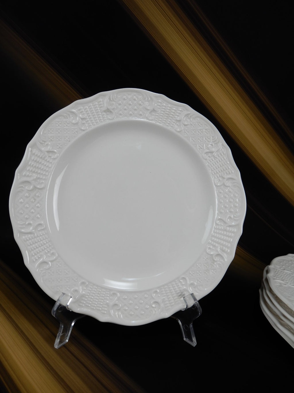 Six Canonsburg Pottery American Traditional Embossed 10-1/8" Dinner Plates