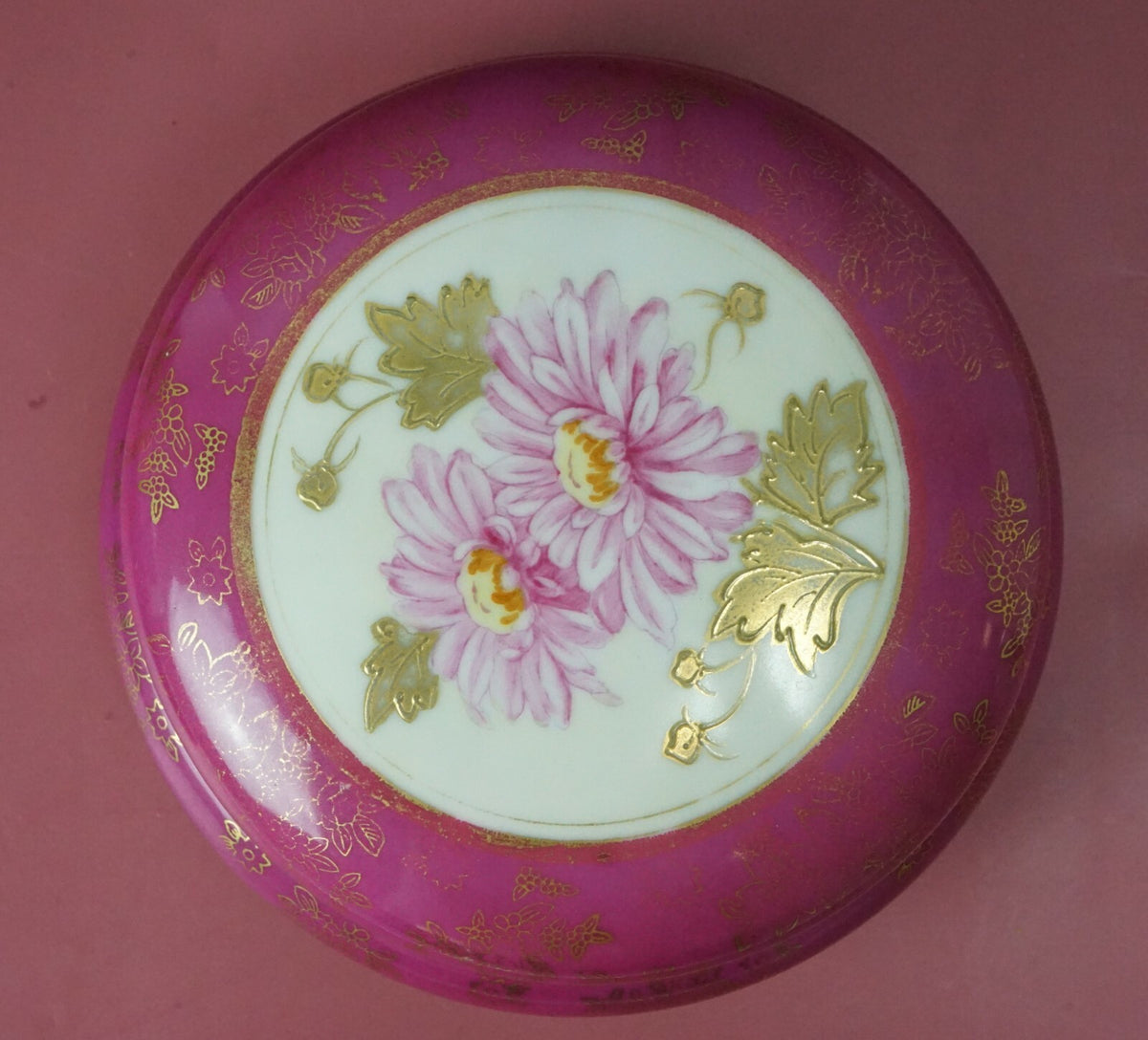 Vintage Hand Painted Tashiro Shoten Elephant Mark Powder/Trinket Box 6.5"